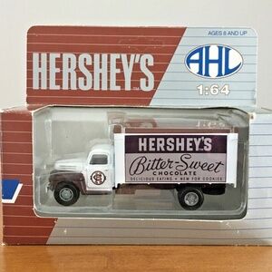 Hershey's Chocolate 1995 AHL Die Cast Ford Delivery Truck H05010 in Display Box